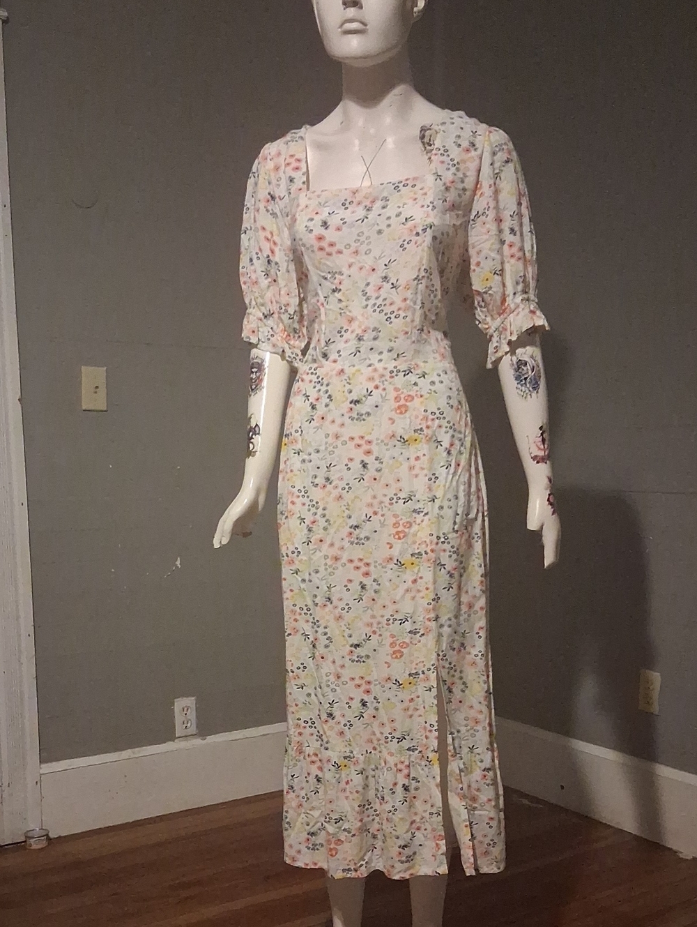 Ivory Floral Maxi Dress with Square Neck and Puff Sleeves